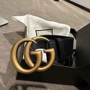Men’s black leather Gucci belt